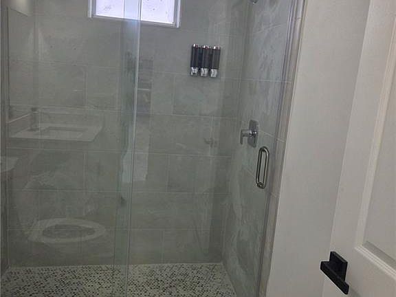 4th image of 2606 E 13 ST