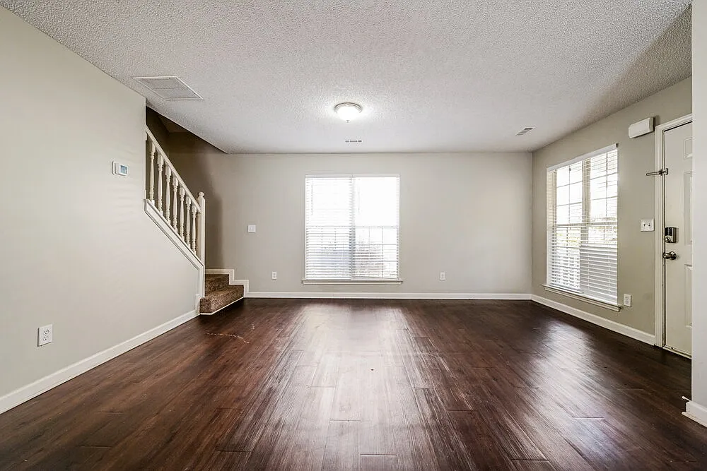 3 bed, 2.5 bath, 1910 sqft, $2,045 — Photo 4