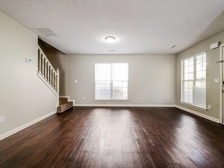5028 Kens Ct — Photo 4