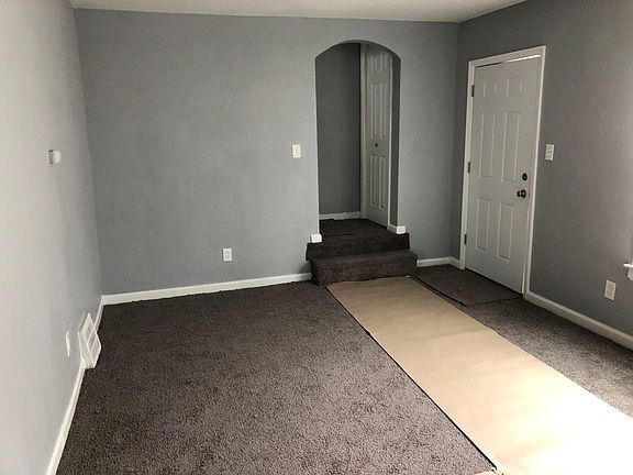4th image of 18608 Hull St