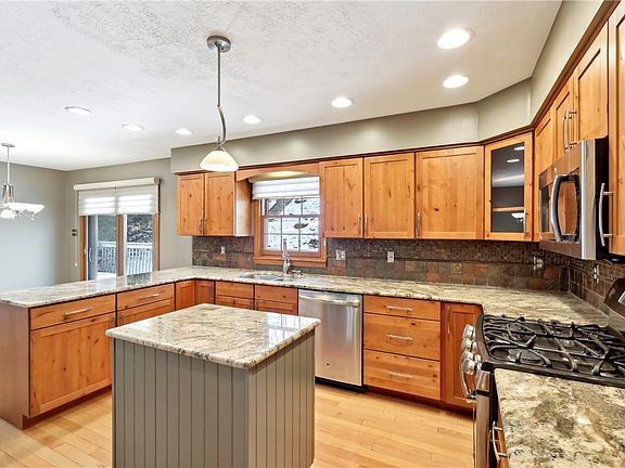 5th image of 2502 Lindenwood Dr