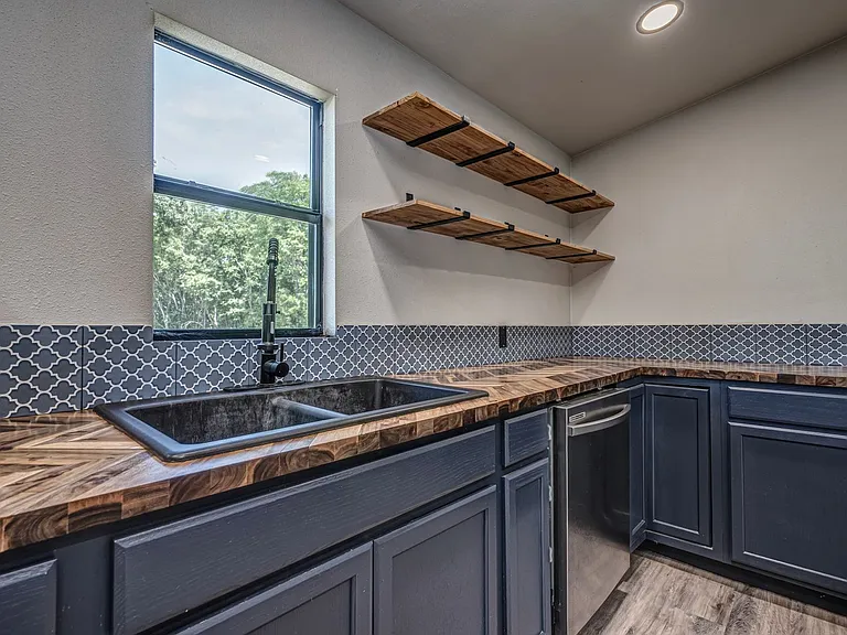 58 Divine Pl — Photo 7