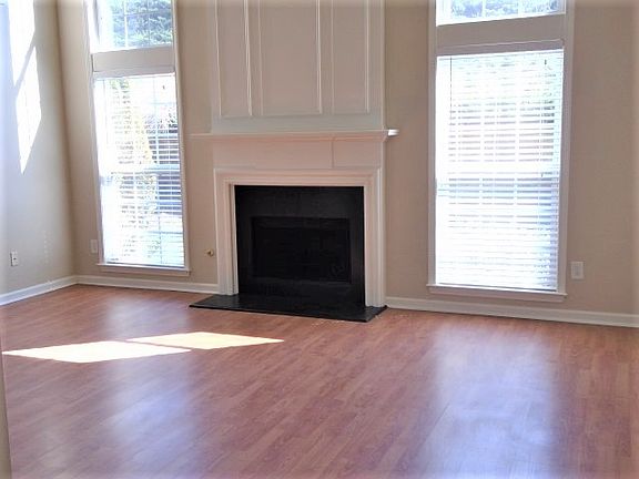 3rd image of 155 Wallnut Hall Cir