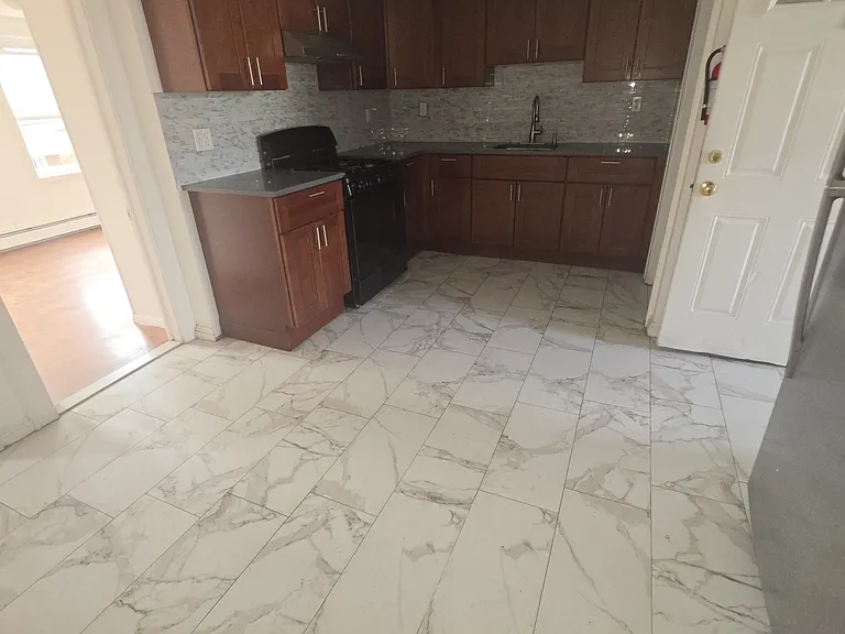 601 4th Ave #2 — Photo 3