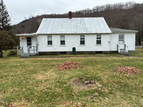 7 Browns Ln, Berlin, NY 12022