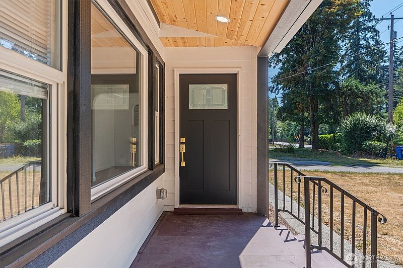 4th image of 7003 44th Avenue E