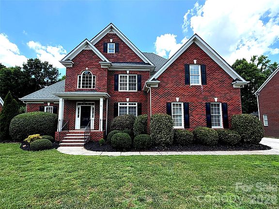 3rd image of 1332 Bershire Ln