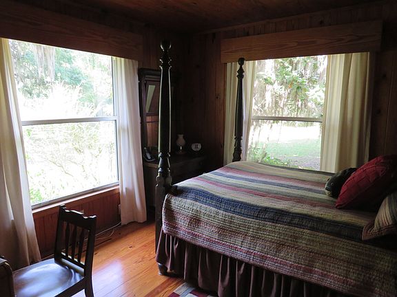 Street side bedroom