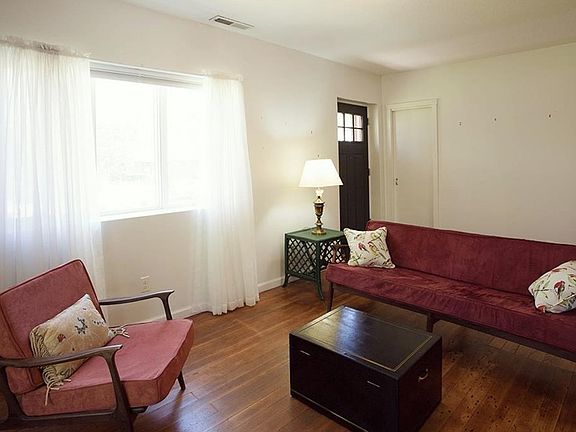 3rd image of 328 W Davis St