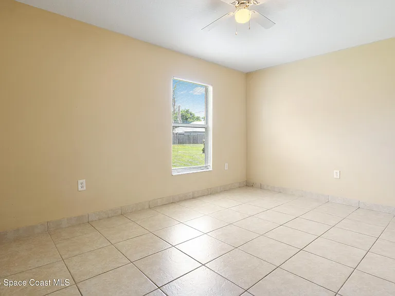 1406 Martinez St SE — Photo 12