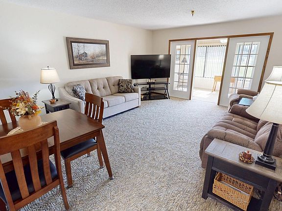 5th image of 909 Luther Pl APT 117