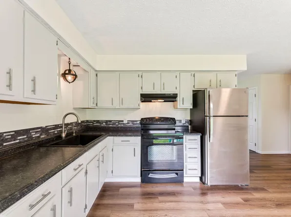 208 Sycamore Rd, Hebron, OH 43025