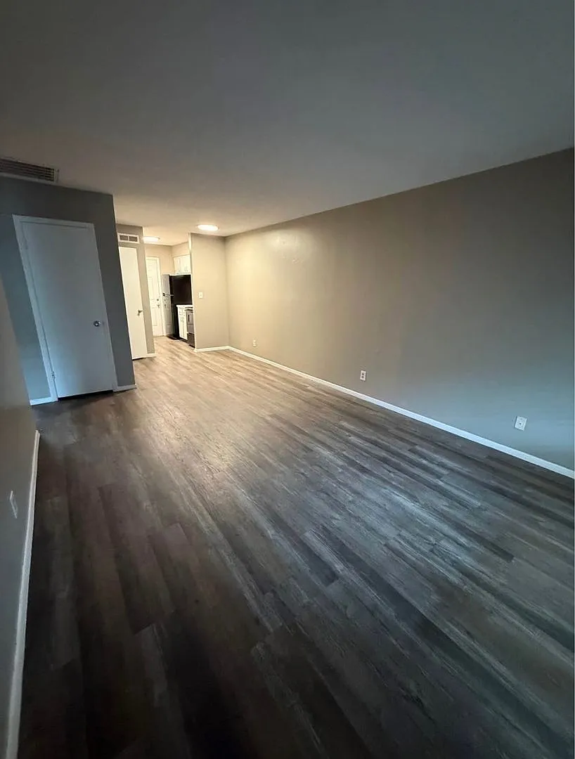 2 Bedroom/1 Bath Renovated — Photo 3