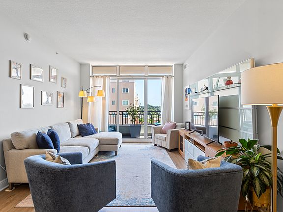 3rd image of 3232 Coral Way APT 601