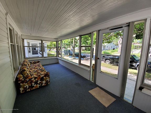 3rd image of 400 N Clemens Ave