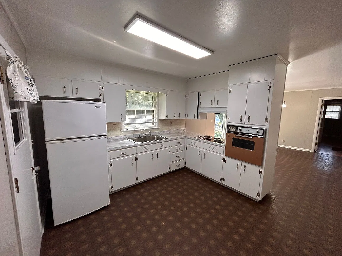 3BR 2BA available now — Photo 3