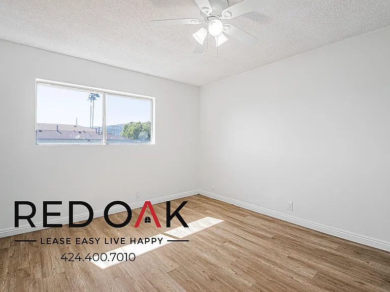 545 W 14th St #12 — Photo 9