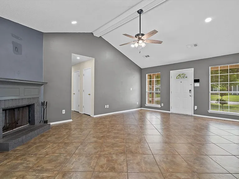1469 Homestead Dr — Photo 4