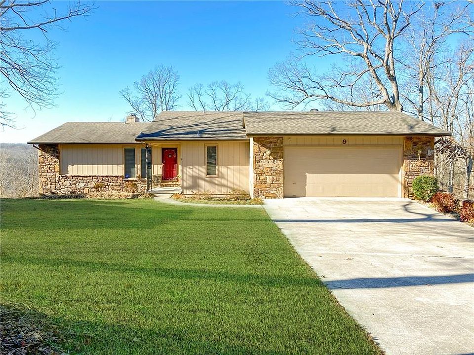 1st image of 9 Desford Ln