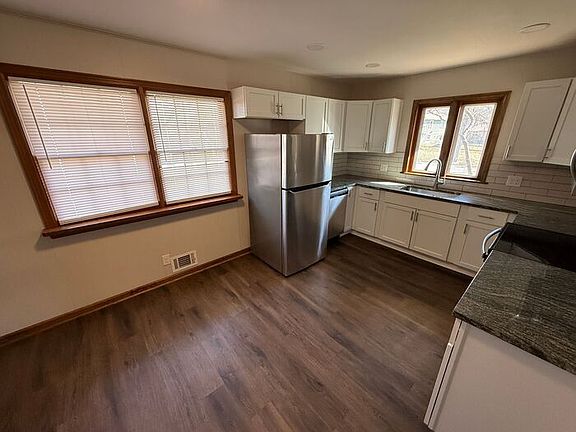 4th image of 8114 Hardy Ave