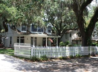 939 Suwanee St, Safety Harbor, FL 34695