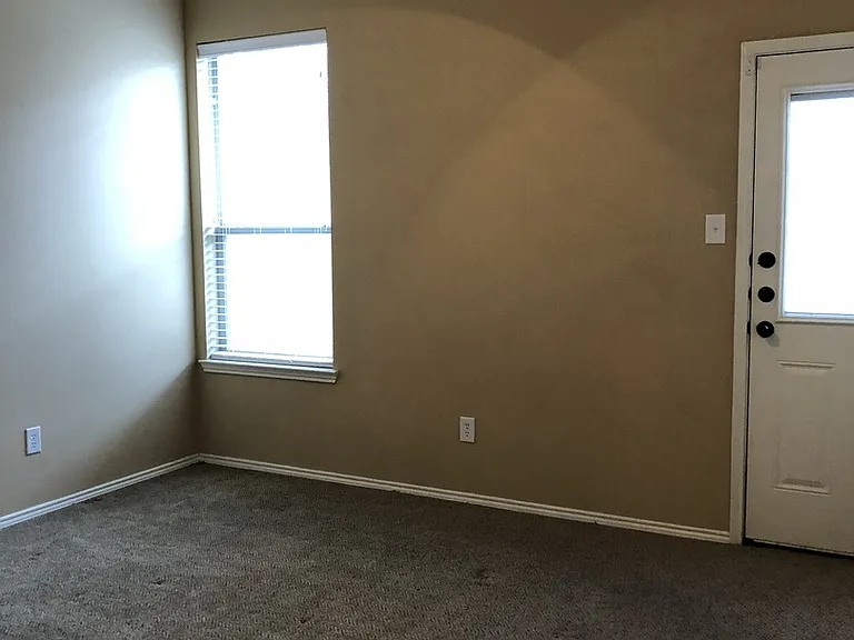 2305 Wood River Pkwy — Photo 5