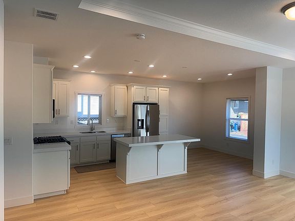 3rd image of 3321 Ashwood Way #3321
