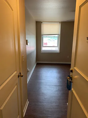 524 W Will Rogers Blvd Photo 1