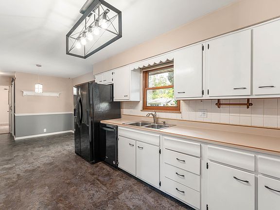 5th image of 1303 N Brentwood Ln