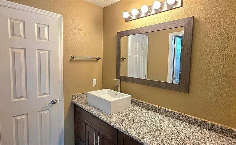 4743 Larchmont Ct — Photo 18