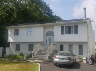 3 Anita Ct, West Babylon, NY 11704