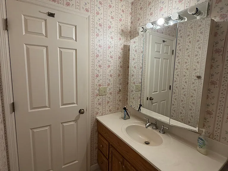 3823 W Palmyra Ct — Photo 4