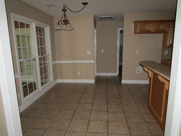 Kitchen - Eating area