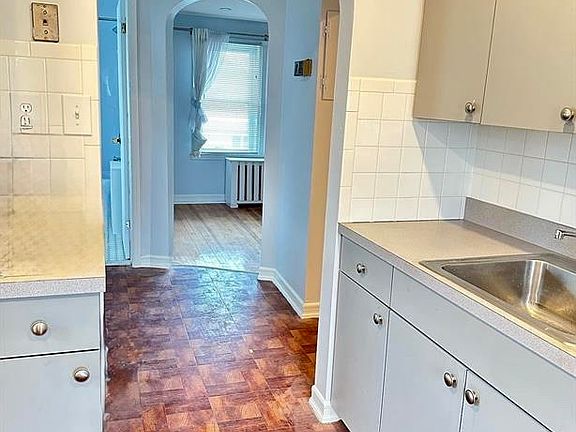 3rd image of 626 Stewart Ave Floor 2