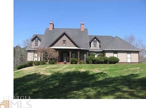 Front elevation large yard front and rear