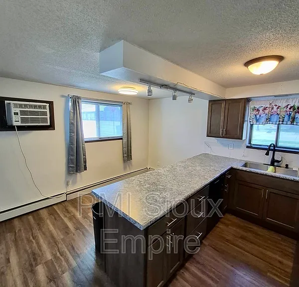 404 E 4th St #2 — Photo 8