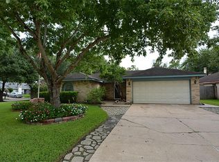 2611 Willow Dr, Stafford, TX 77477