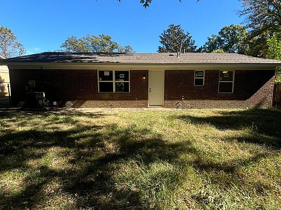 3rd image of 5565 Winterwood Dr