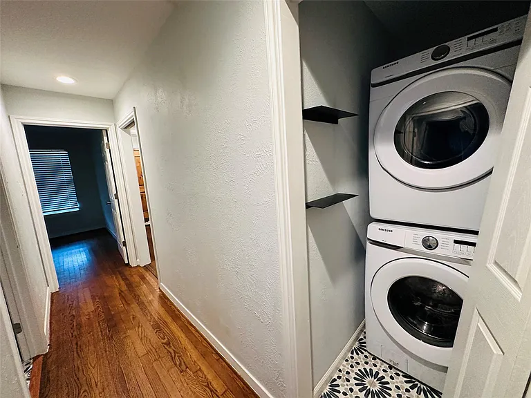 9758 Cedardale Dr — Photo 15