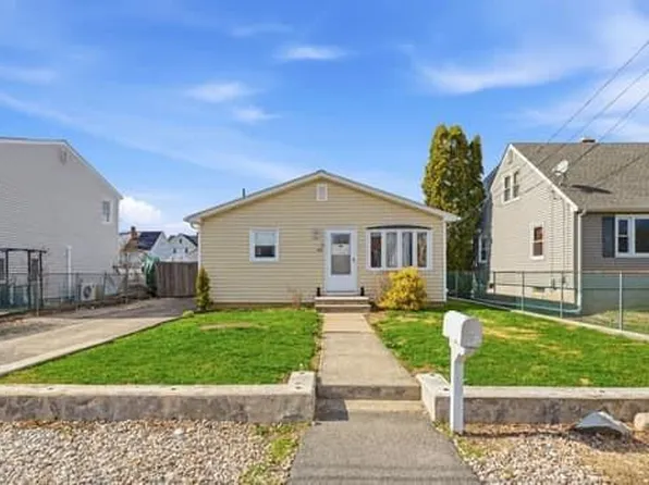 49 Highland Ave, Johnston, RI 02919