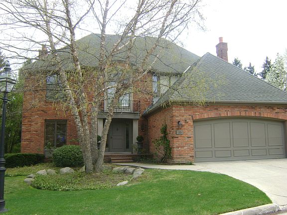 2nd image of 25 Windemere Pl #24