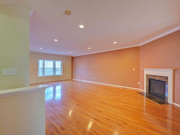 5th image of 536 Van Dyke Cir
