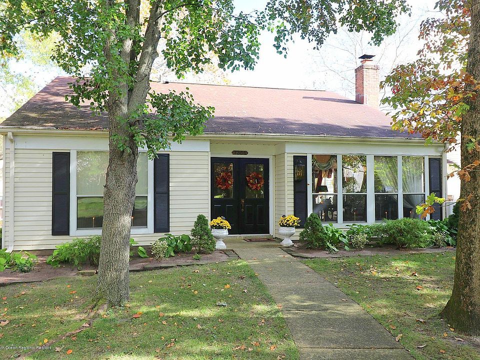 1st image of 736 Chatham Lane #A