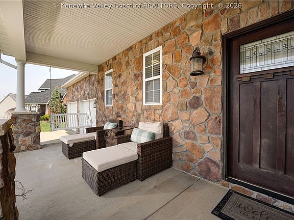 3rd image of 214 Wynterhall Ln