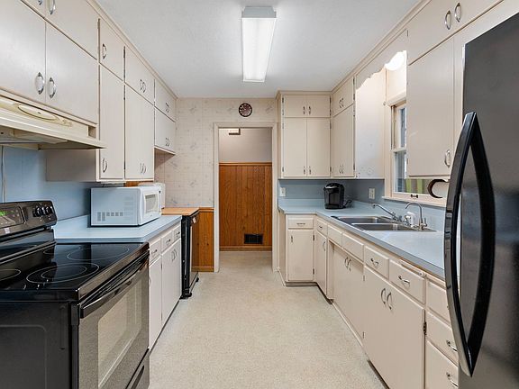 5th image of 4731 159th Ave NW