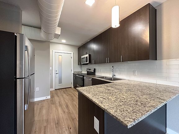 3rd image of 2030 W Hickory St #B1