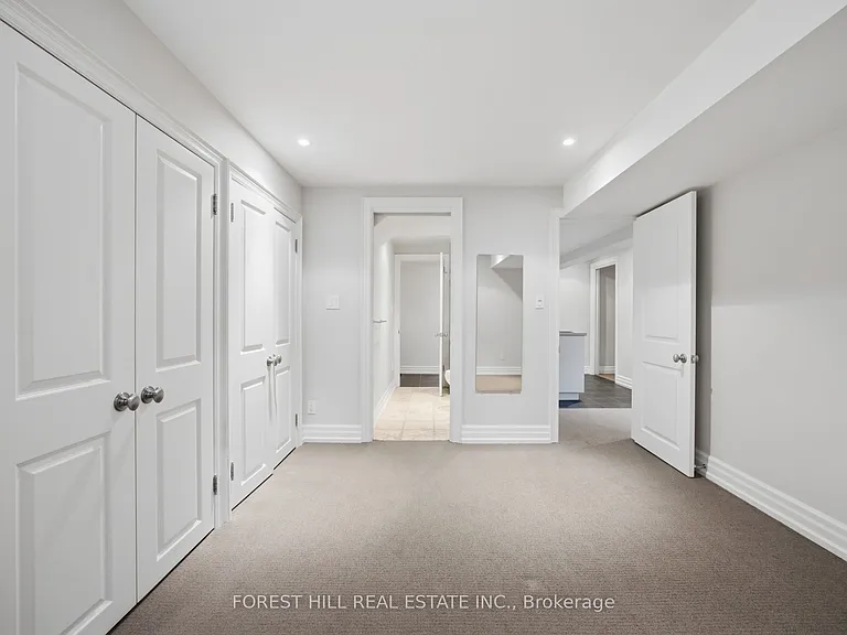 52 Shaftesbury Ave — Photo 37