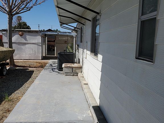 3rd image of 988 Marcy Way