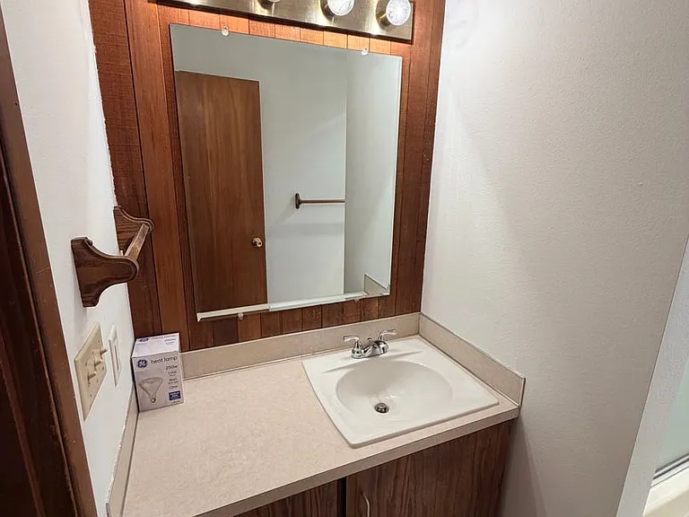 Two Bedroom Duplex in South Salem — Photo 8