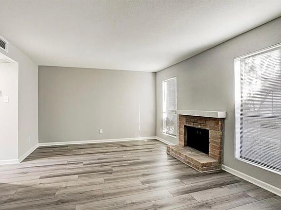 3rd image of 2120 Wilcrest Dr APT 103